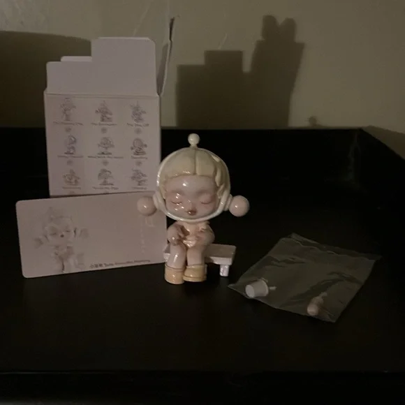 Skull Panda The Encounter Doll The Warmth Collectible Figurine with Box - Picture 7 of 8